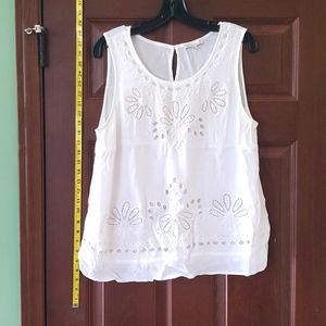 White casual tank top